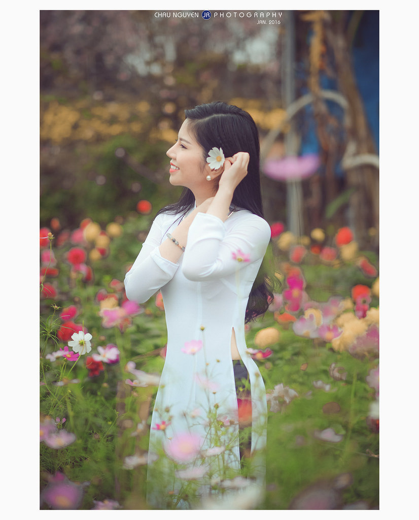 被两个男人按住吃奶好爽动漫